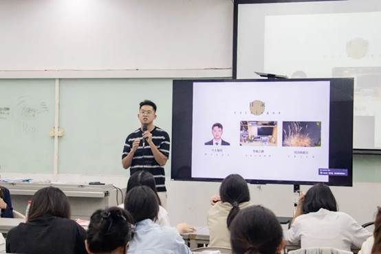 一群人在开会 AI 生成的内容可能不正确。